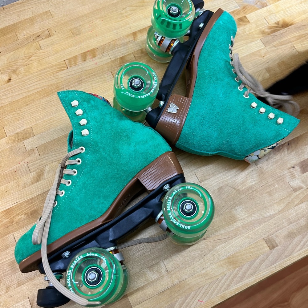 Moxi Skates (New) Gem